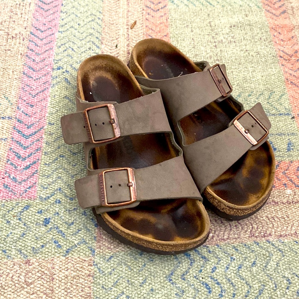 Birkenstock 2 strap size 7/37